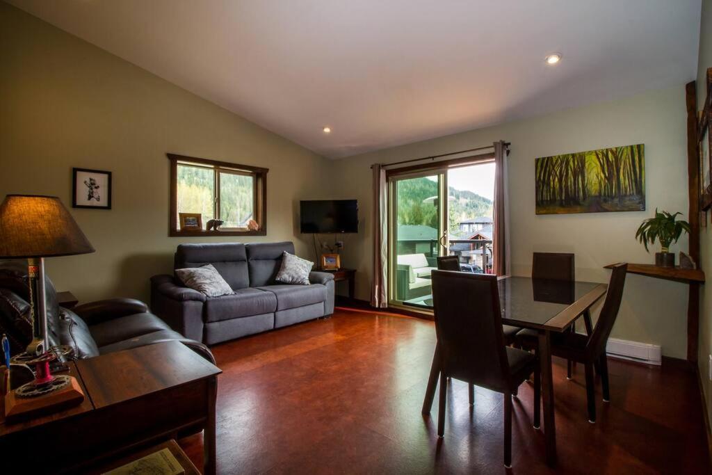 The Best 2 Bedrooms Suite In Revelstoke! Eksteriør bilde