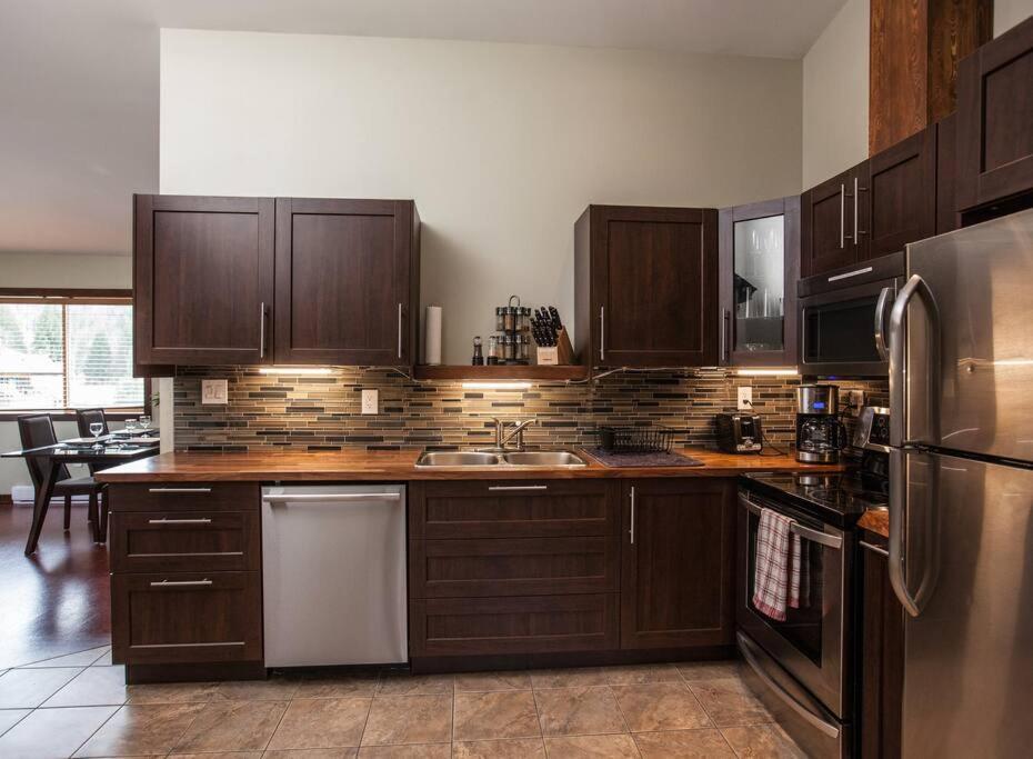 The Best 2 Bedrooms Suite In Revelstoke! Eksteriør bilde