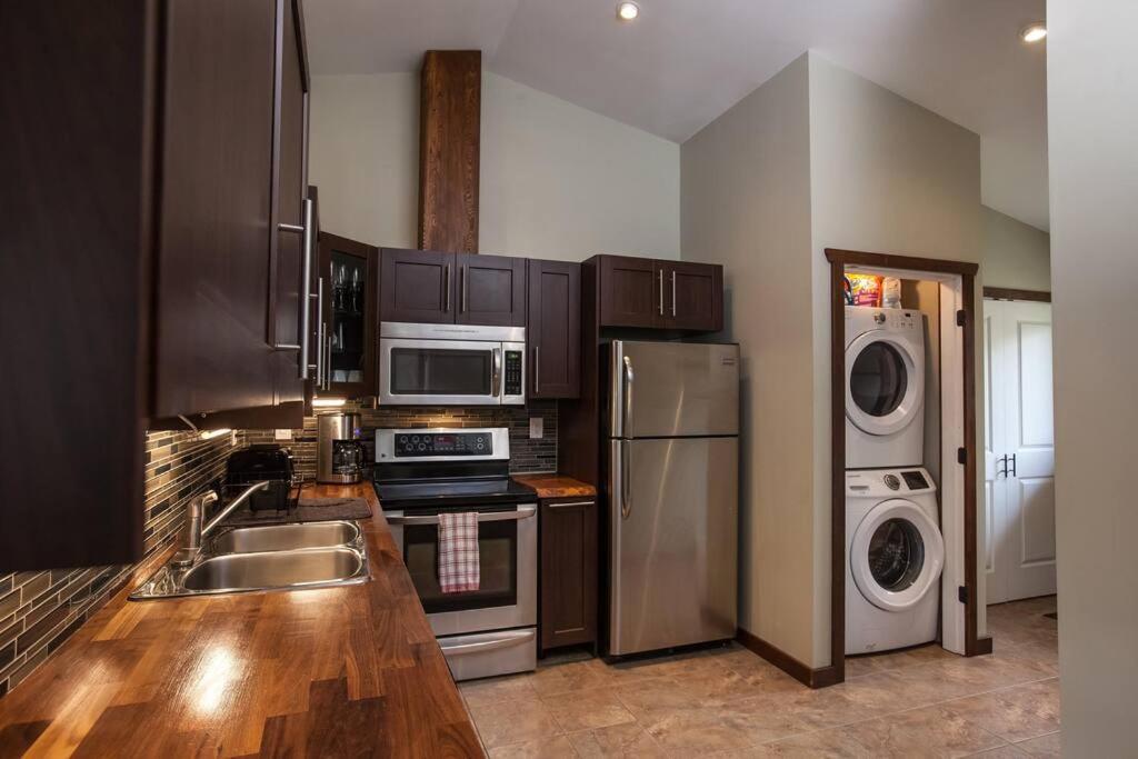 The Best 2 Bedrooms Suite In Revelstoke! Eksteriør bilde