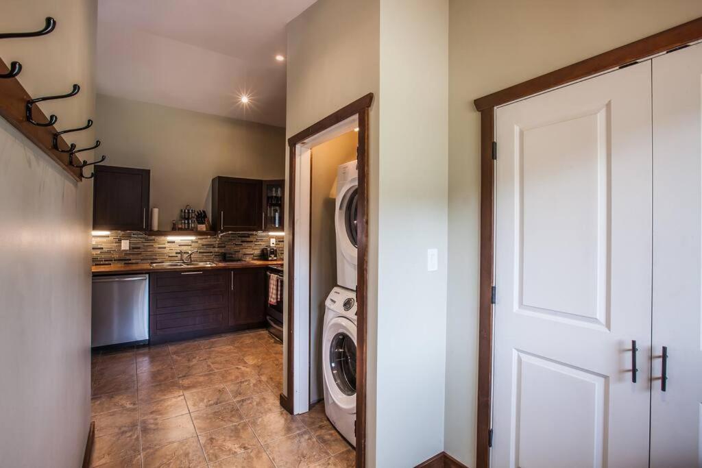 The Best 2 Bedrooms Suite In Revelstoke! Eksteriør bilde