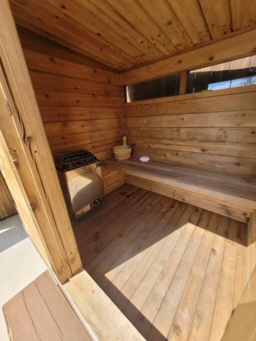 The Best 2 Bedrooms Suite In Revelstoke! Eksteriør bilde